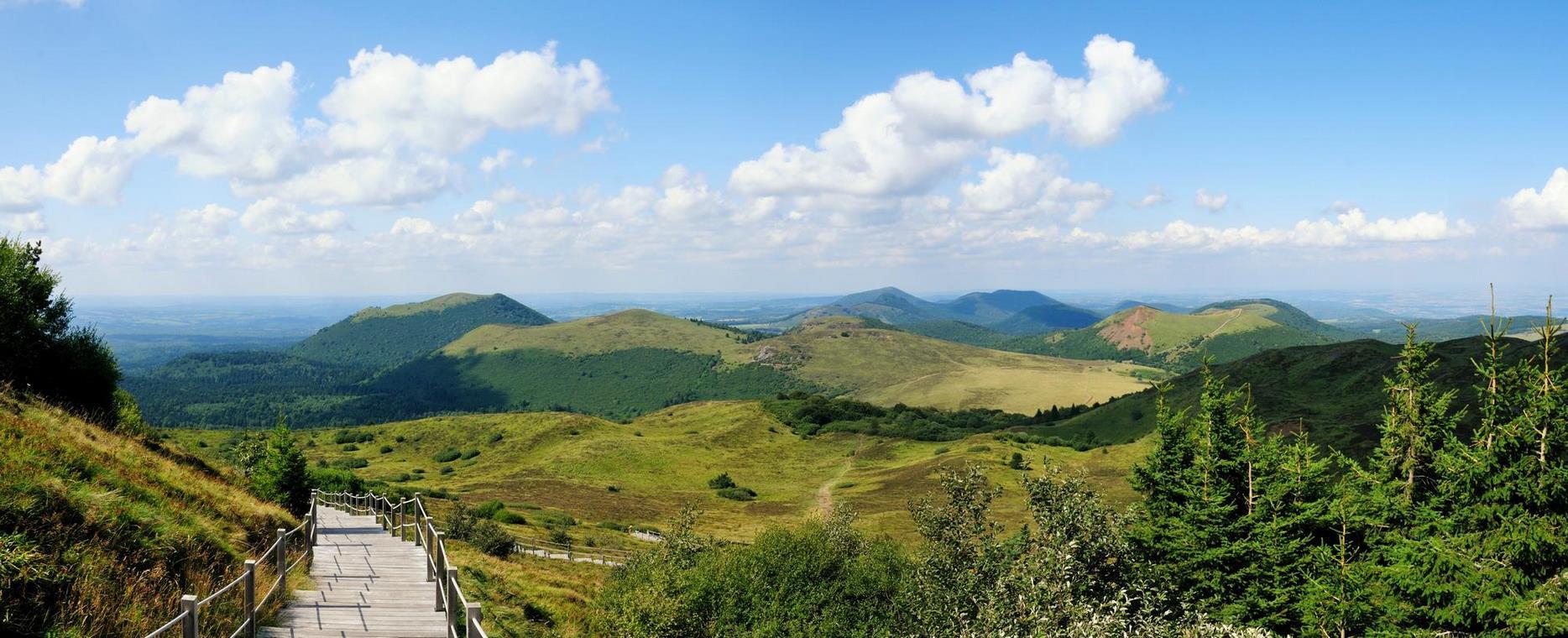Vue Panoramique du Puy de Dome - Auvergne