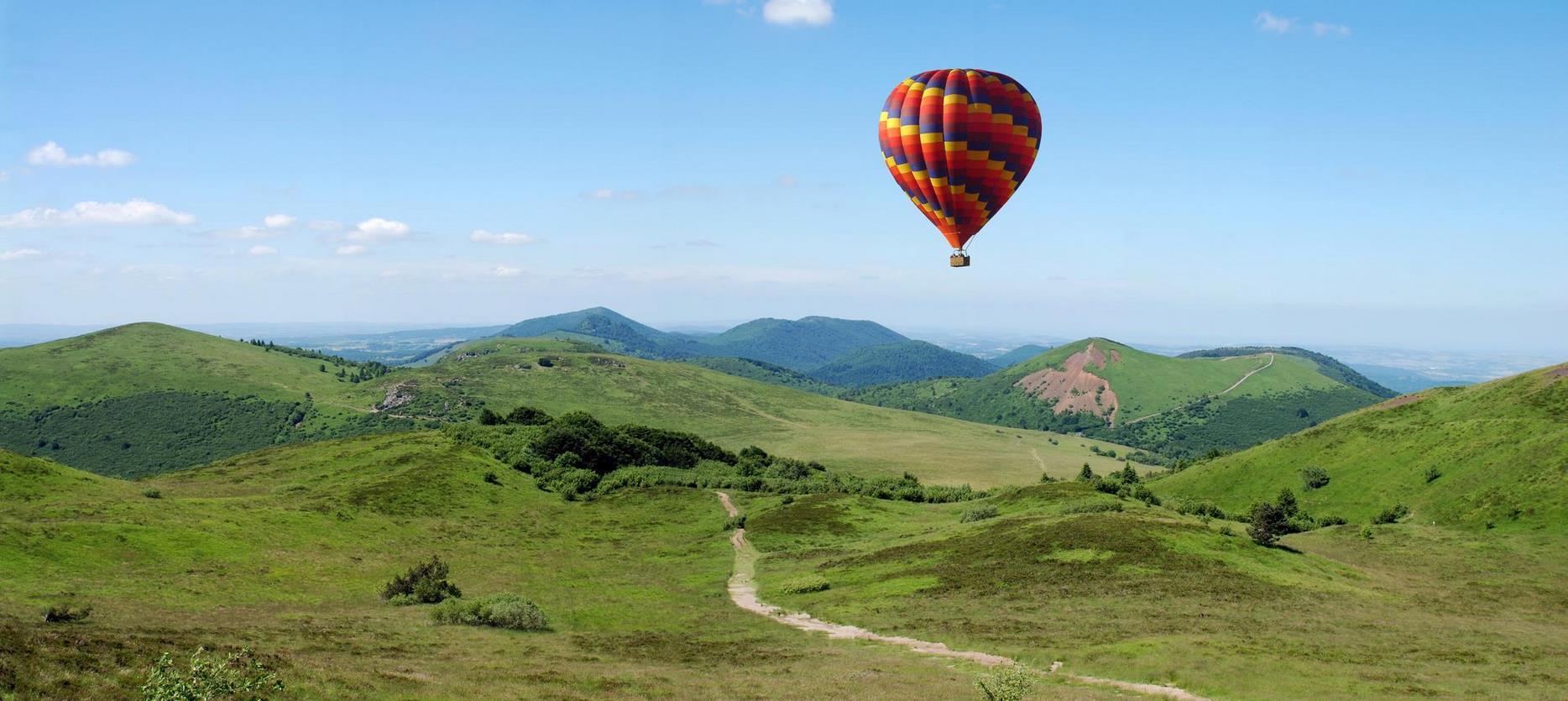 Molgiolfiere au dessus des Volcans d'Auvergne