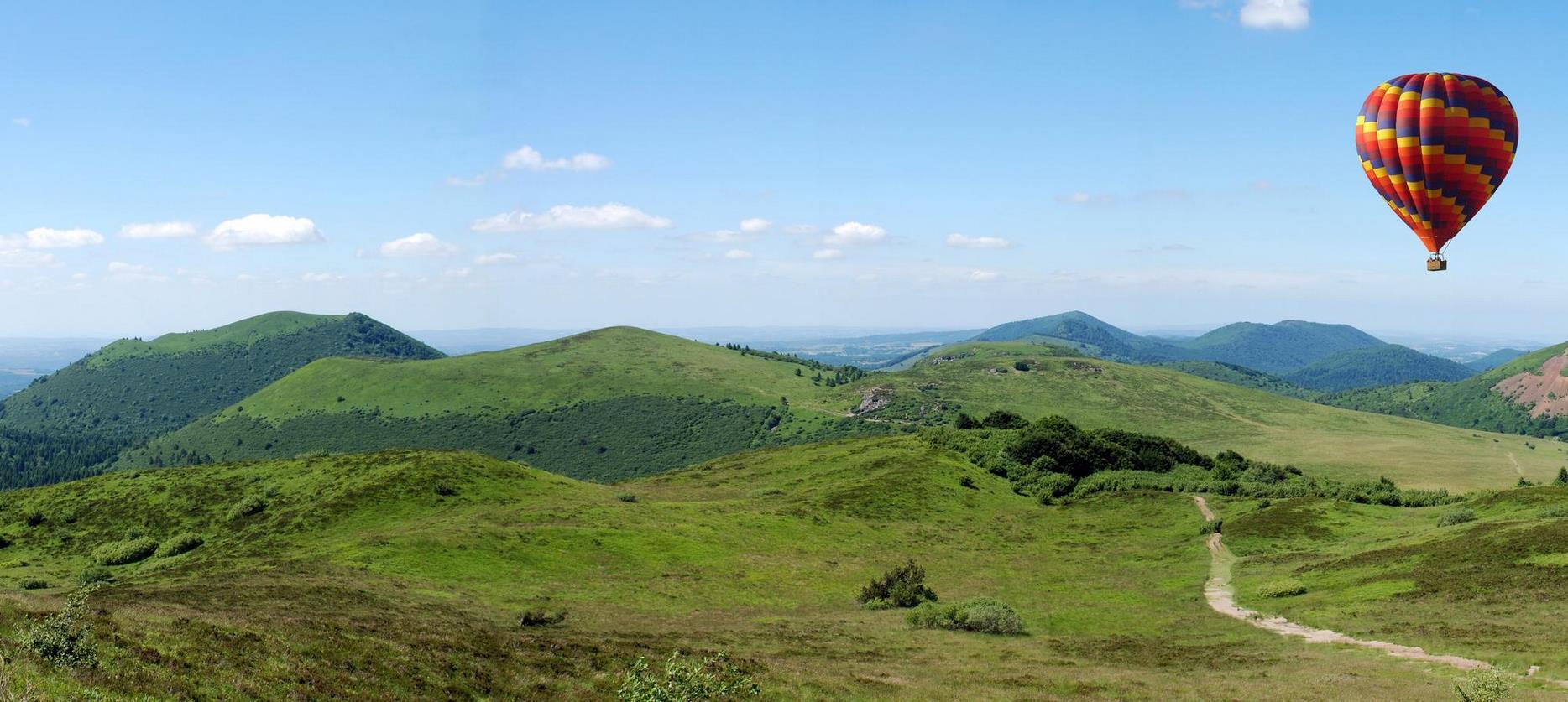 Montgolfiere au dessus de La Chaîne des Puys