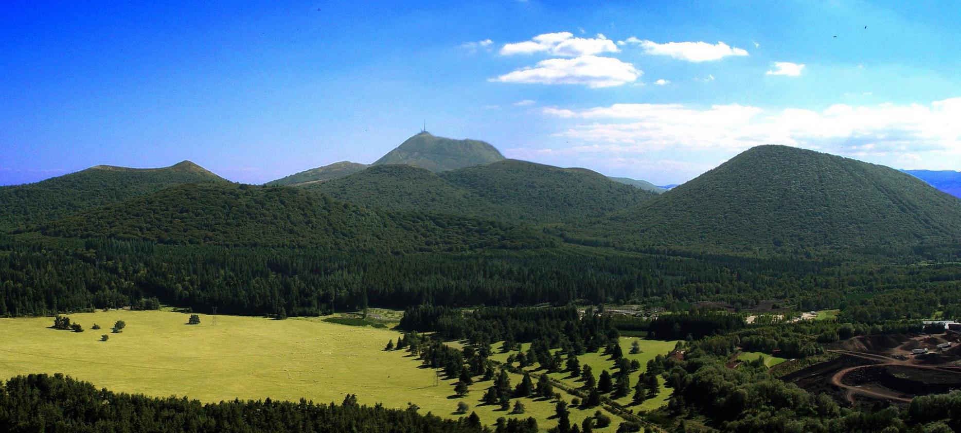 La Chaines des Puys et le Sommet du Puy de Dôme