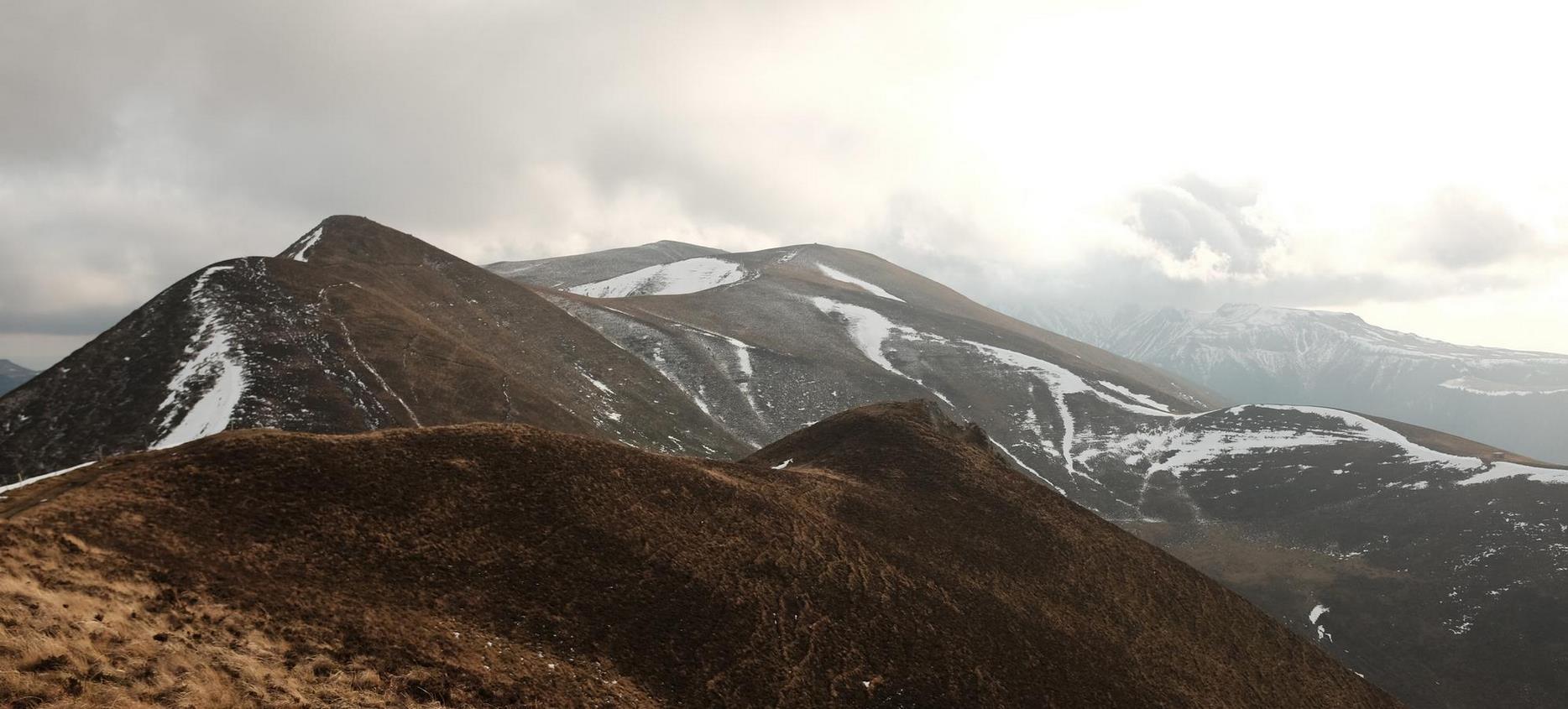 le Massif du Sancy sous les nuages