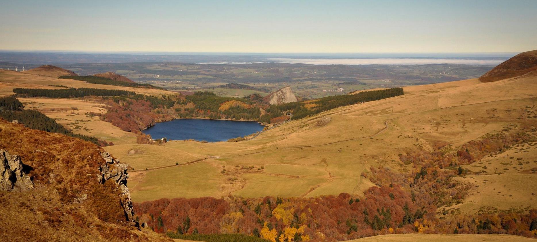 Le Lac de Guery et les Roches Tuiliere et Sanadoire