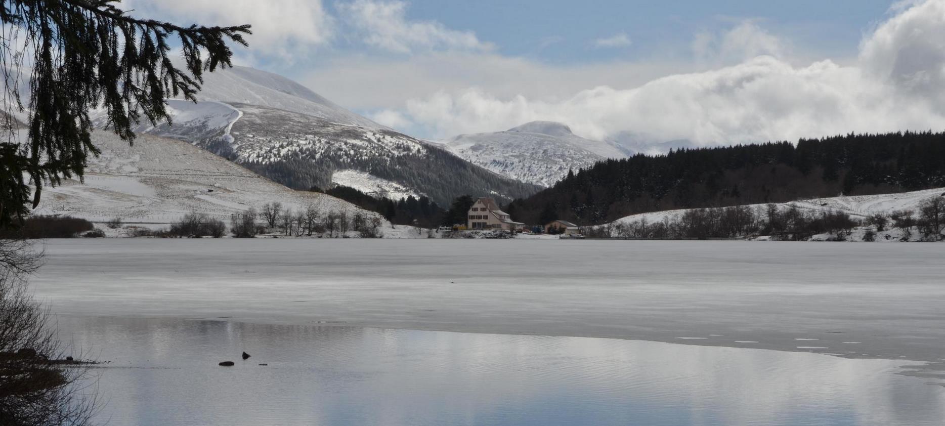 Le Lac de Guery et l'Auberge du lac de Guery