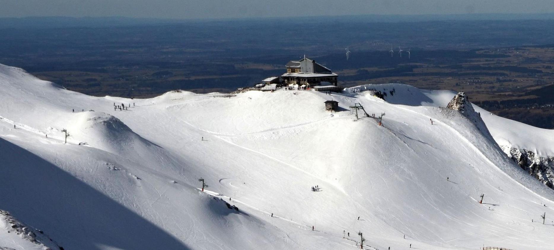 Arrivee du téléphérique du Sancy durant la saison d'hiver