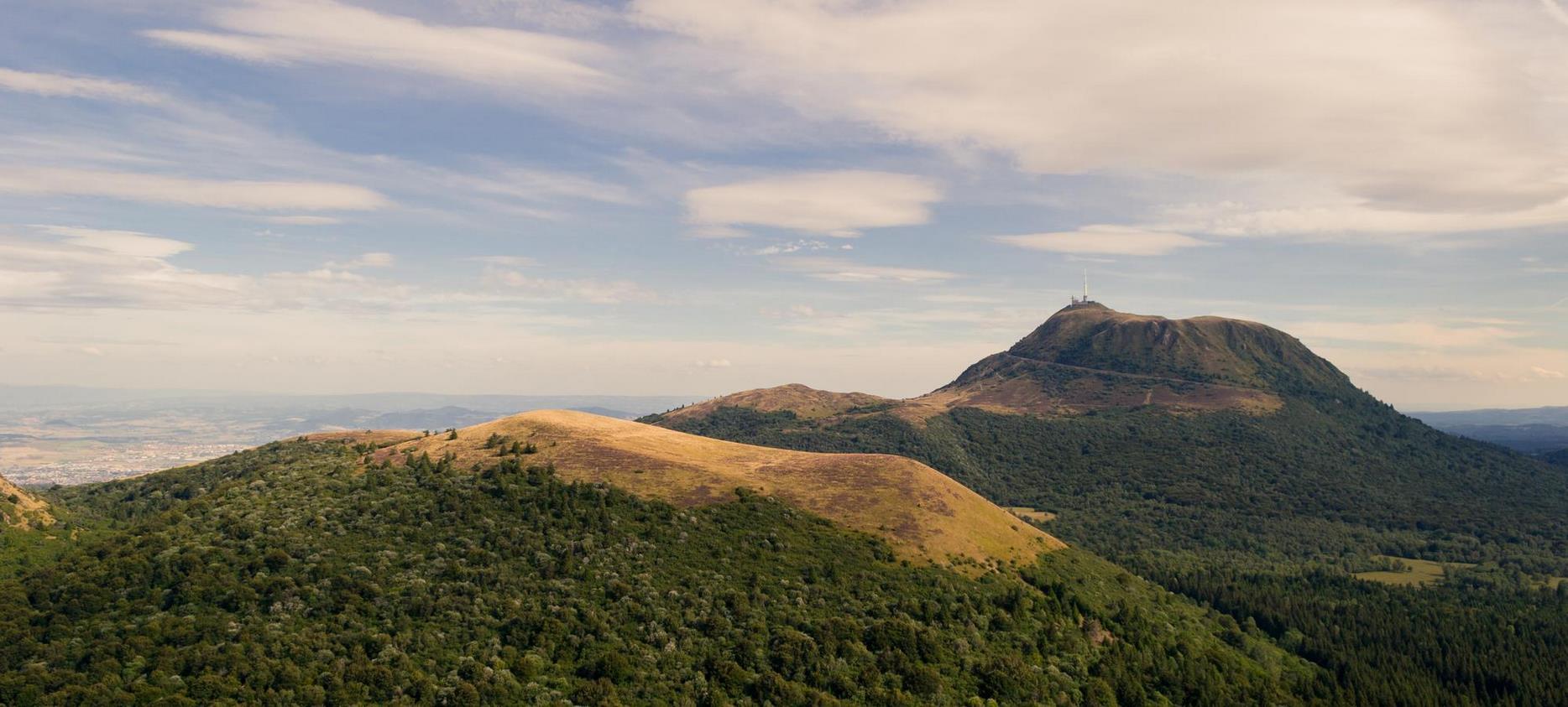 Le Puy de Dôme sous ses couleurs automnales