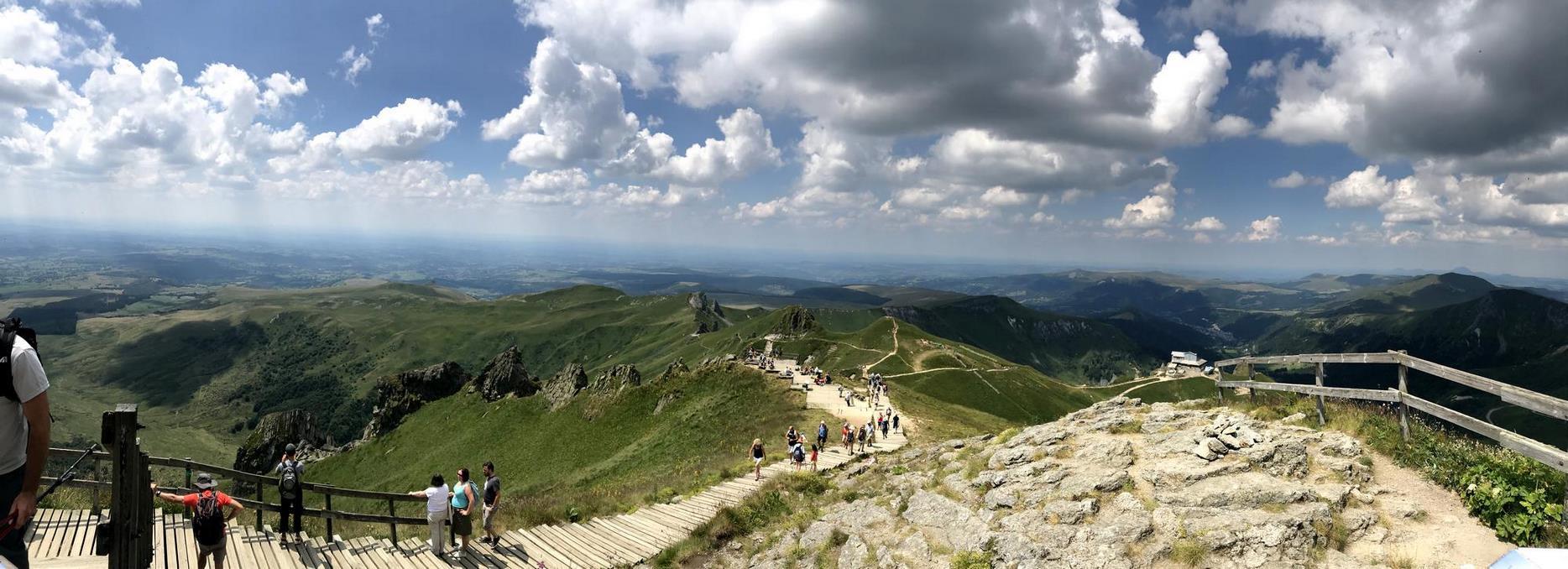 Au sommet du Puy de Sancy, panorama sur le Massif du Sancy