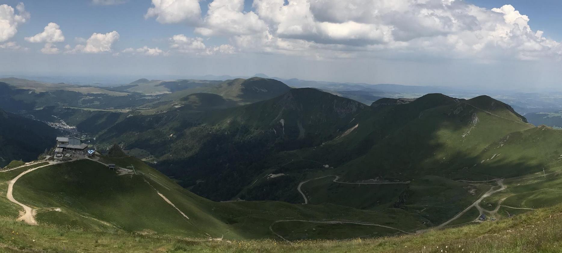 Puy de Sancy, vue sur le Puy des Crebasses, le Roc de Cuzeau et le Massif Adventif