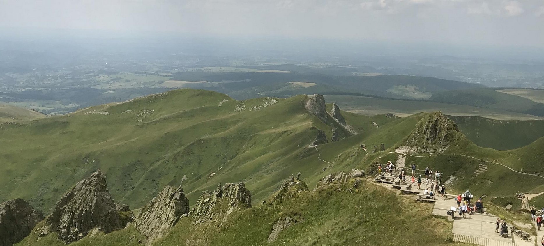 Sommet du Puy de Sancy, vue sur le chemin des crêtes