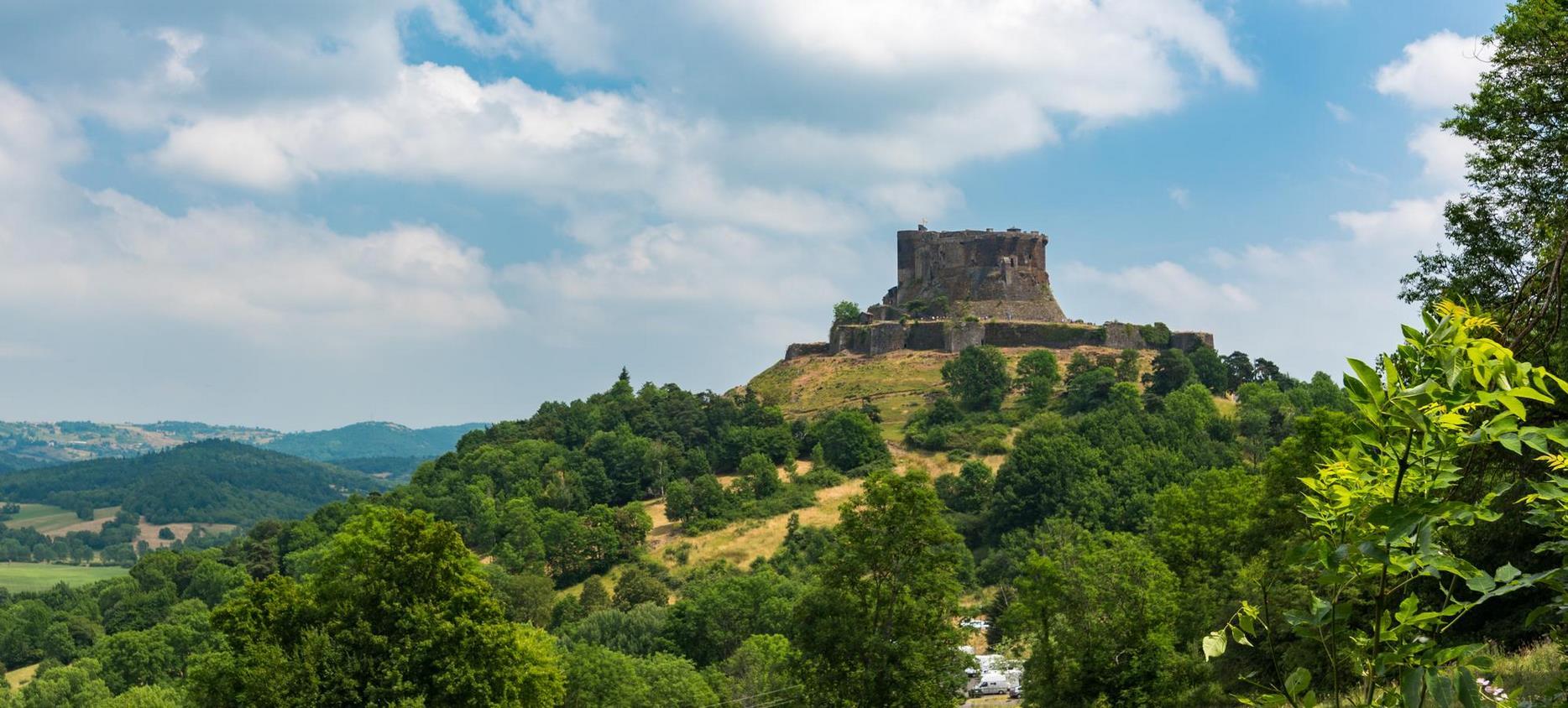 Tour du Chateau de Murol, Chateau fort en Auvergne