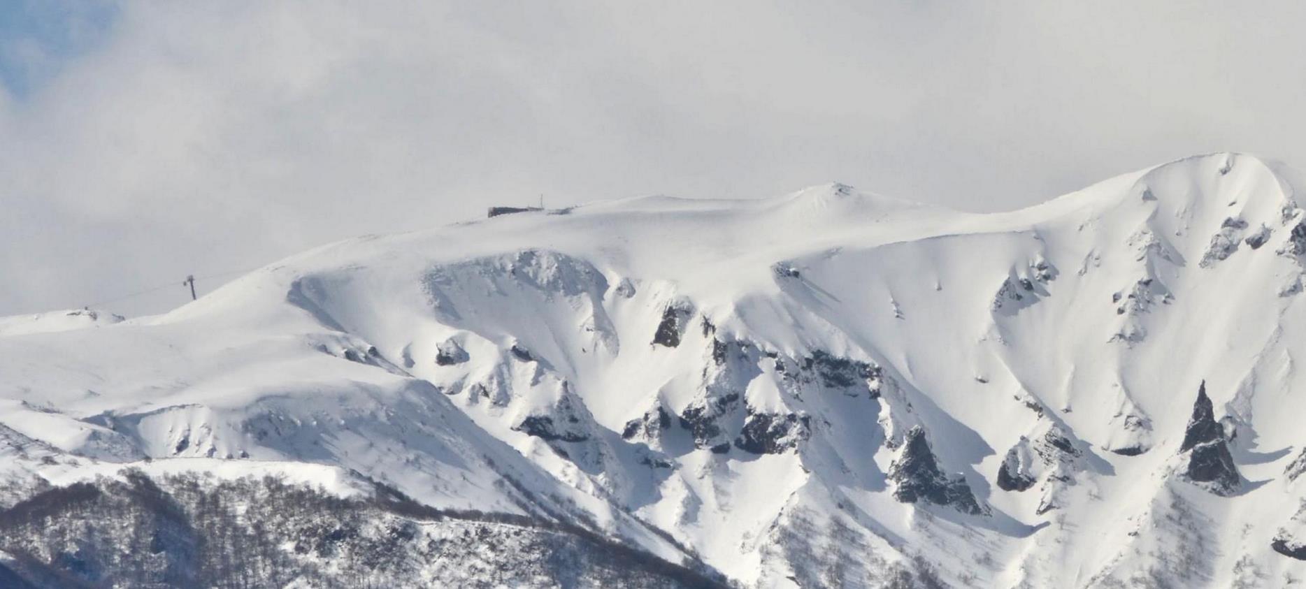 Super Besse - les sommets et l'arrivee de télépherique de la Perdrix