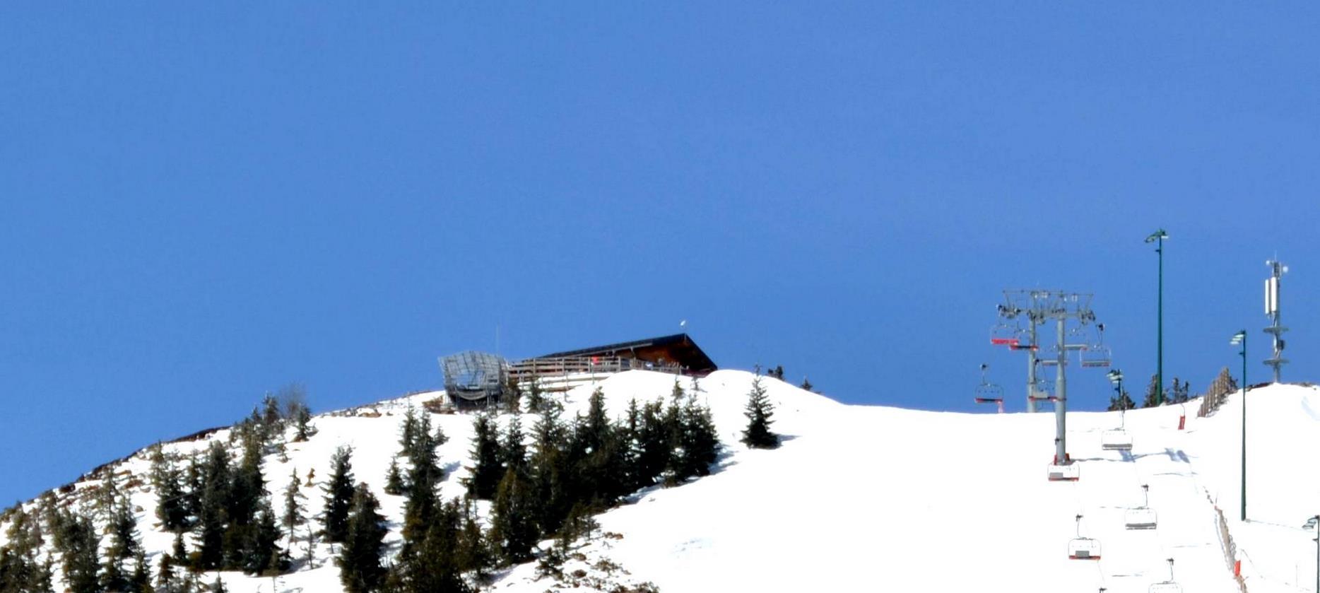 Super Besse - départ de la Tyrolienne et restaurant des pistes