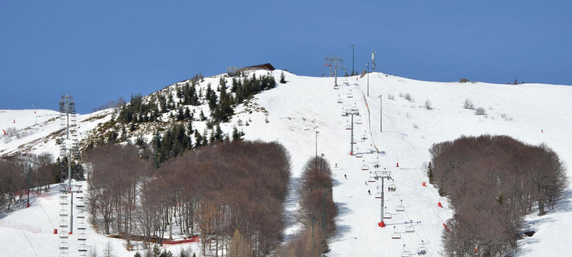 Supoer Besse - depart Tyrolienne , restaurant d'Altitude et départ des pistes rouges