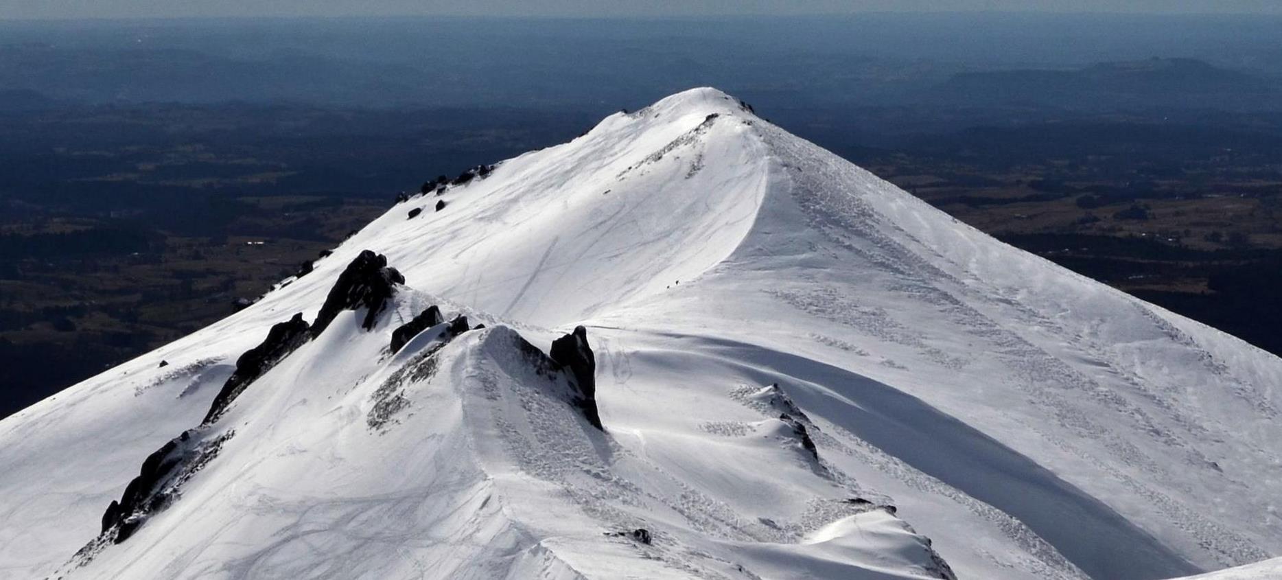 Super Besse - vue sur les sommets enneigés