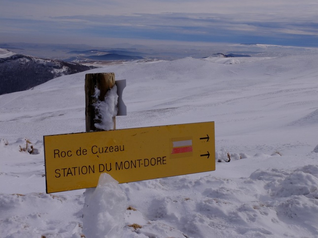 Itineraire de raondonnee sous la neige dans le Sancy