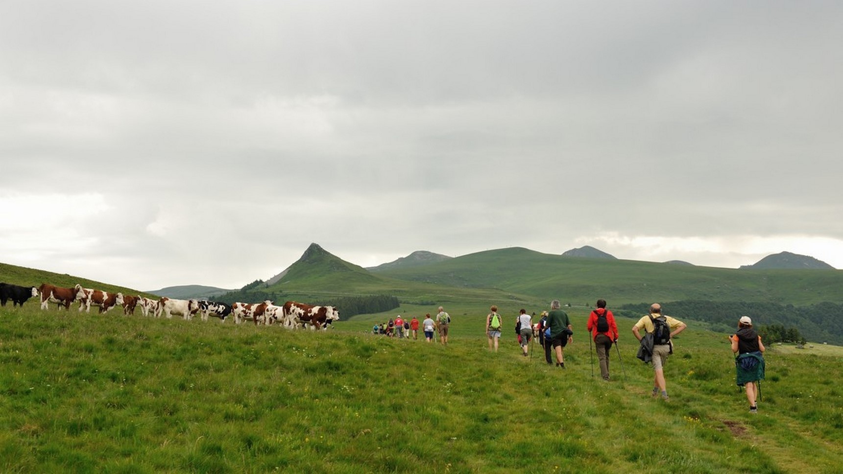 Puy de sancy - randonnee en groupe