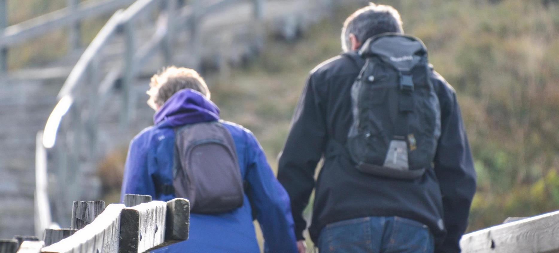 Super Besse - Couple dans la montee du Sancy
