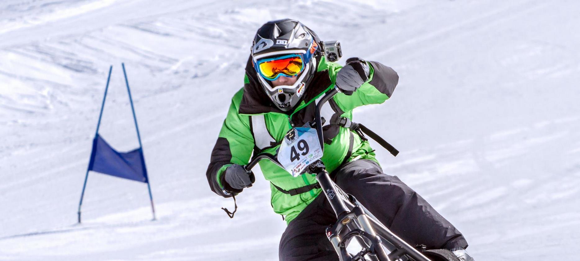 Super besse - descent des pistes en snowscoot à Super Besse