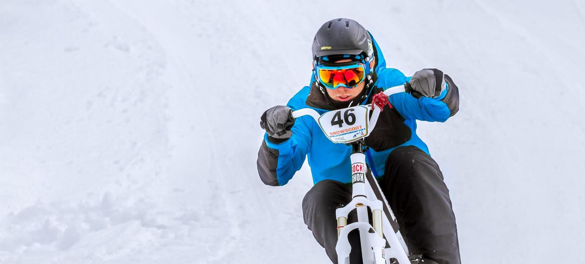 Super Besse - exercice de snowscoot sur les pistes de la station