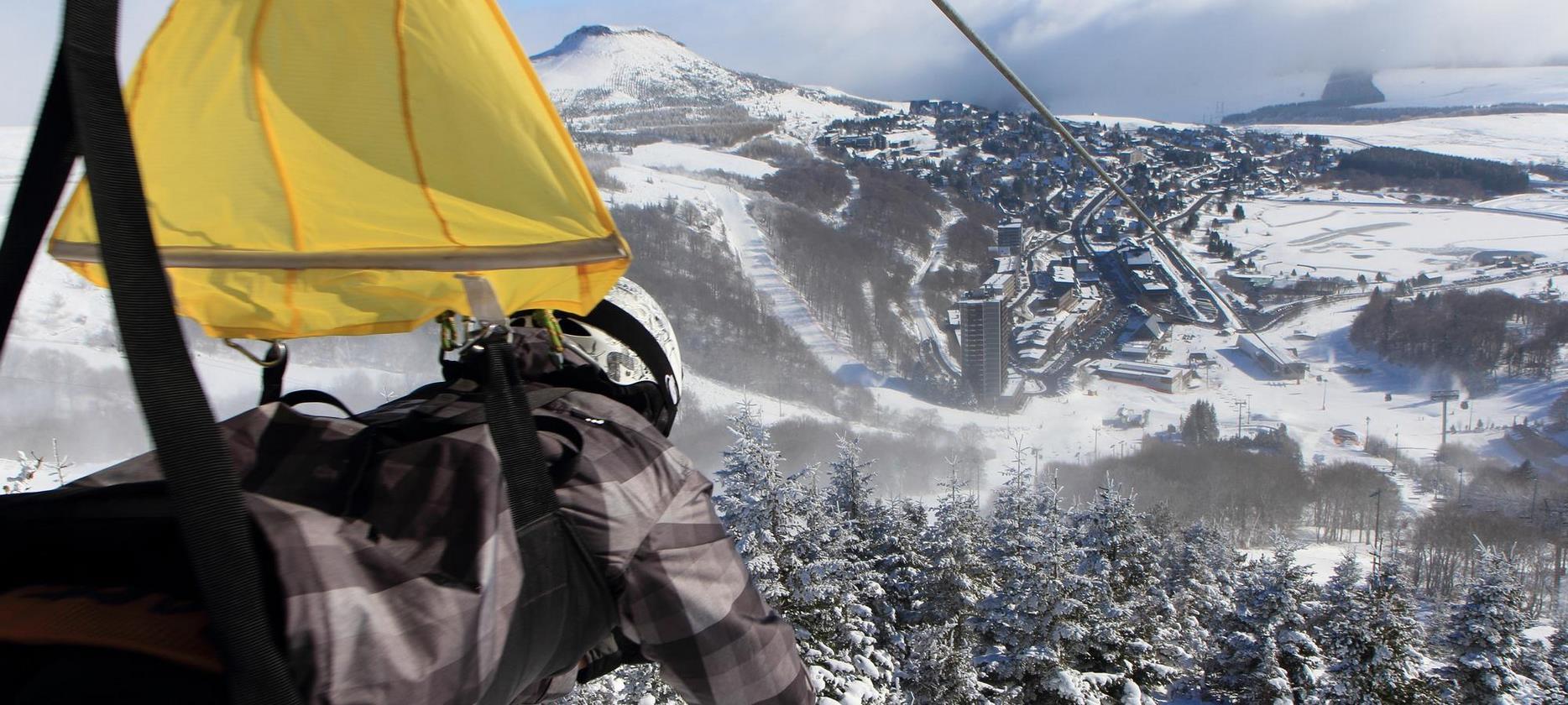 Super Besse - depart de la Tyrolienne et vue sur les station de ski de Super Besse