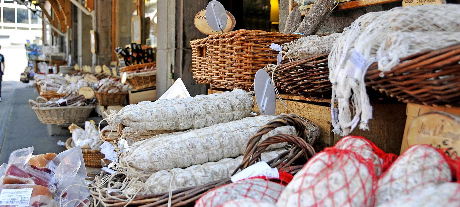 Super Besse - Etale de Charcuterie d'Auvergne
