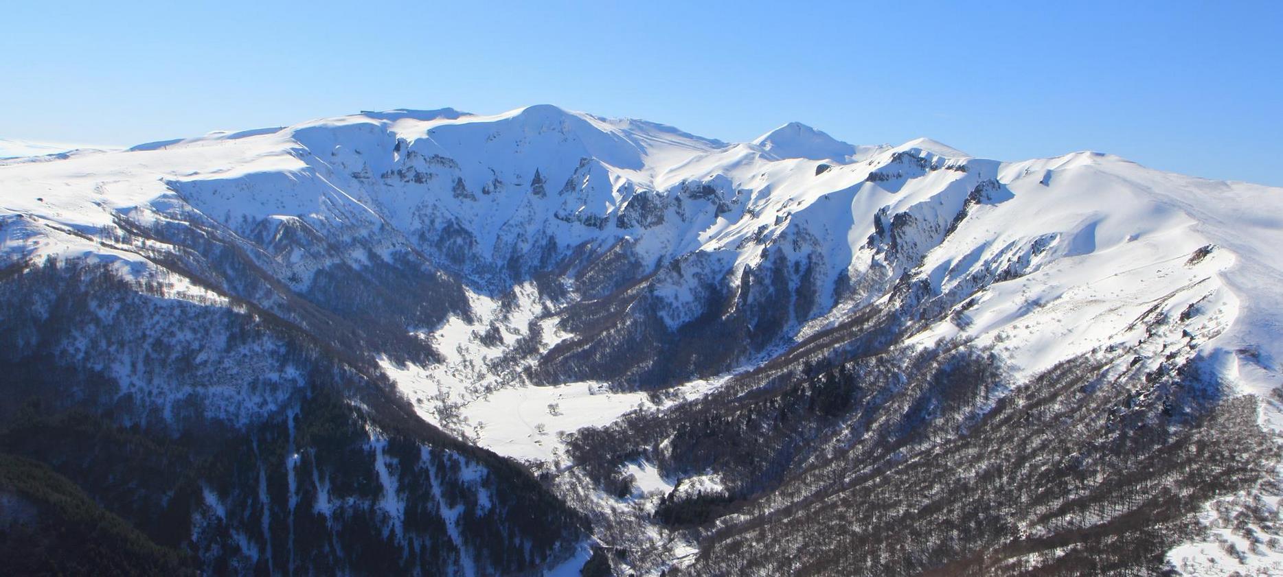 Super Besse - Dent de la Rancune et la Crête du Coq sous la neige