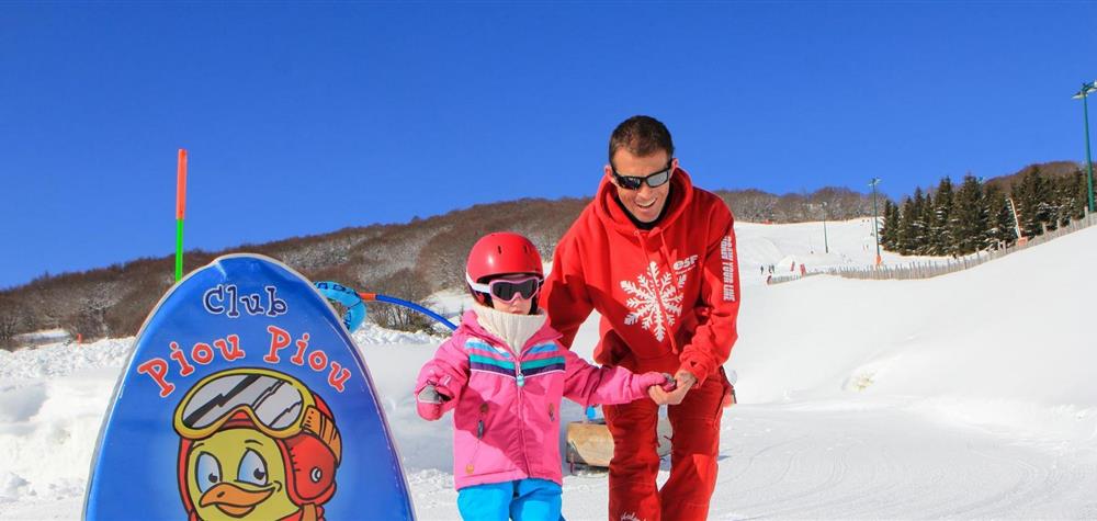 Super Besse - espace Piou Piou, initiation au ski pour les petits enfants