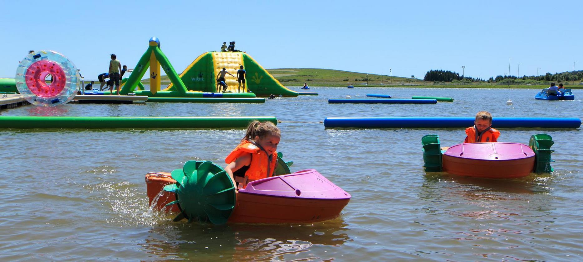 Pedalos pour les petits - Super Besse - Lac des Hermines