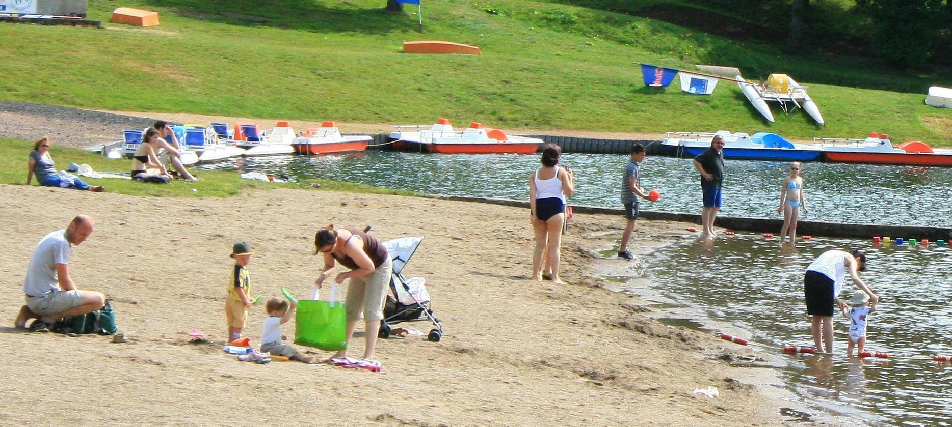Plage de Lac des Hermines a Super Besse