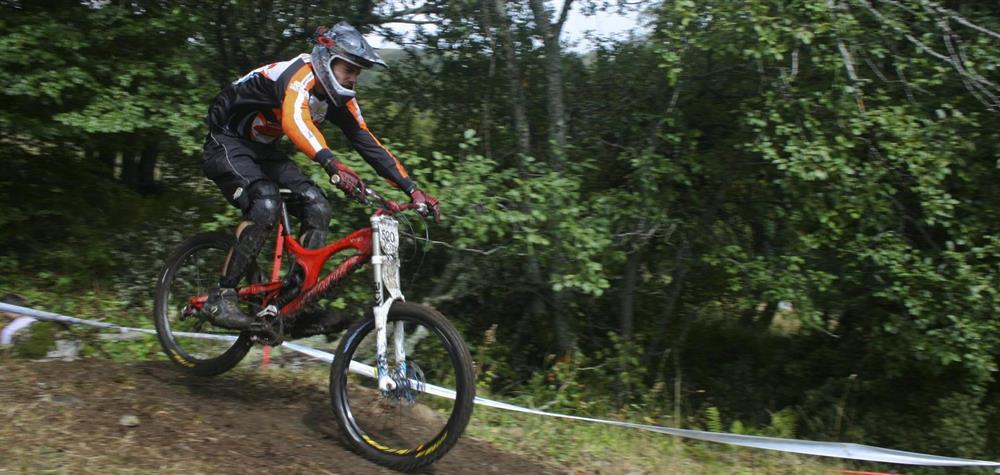 Vélo des descente sur les pistes de Super Besse