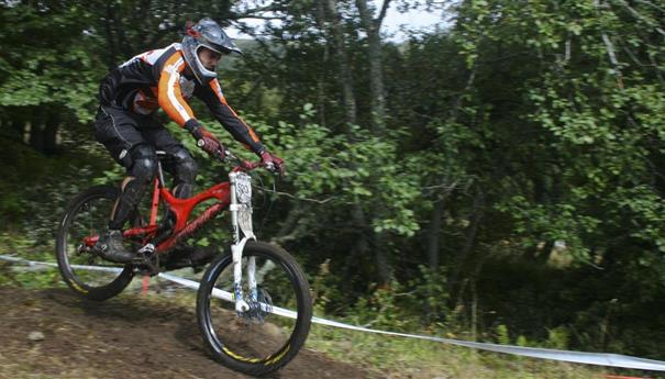 Vélo des descente sur les pistes de Super Besse