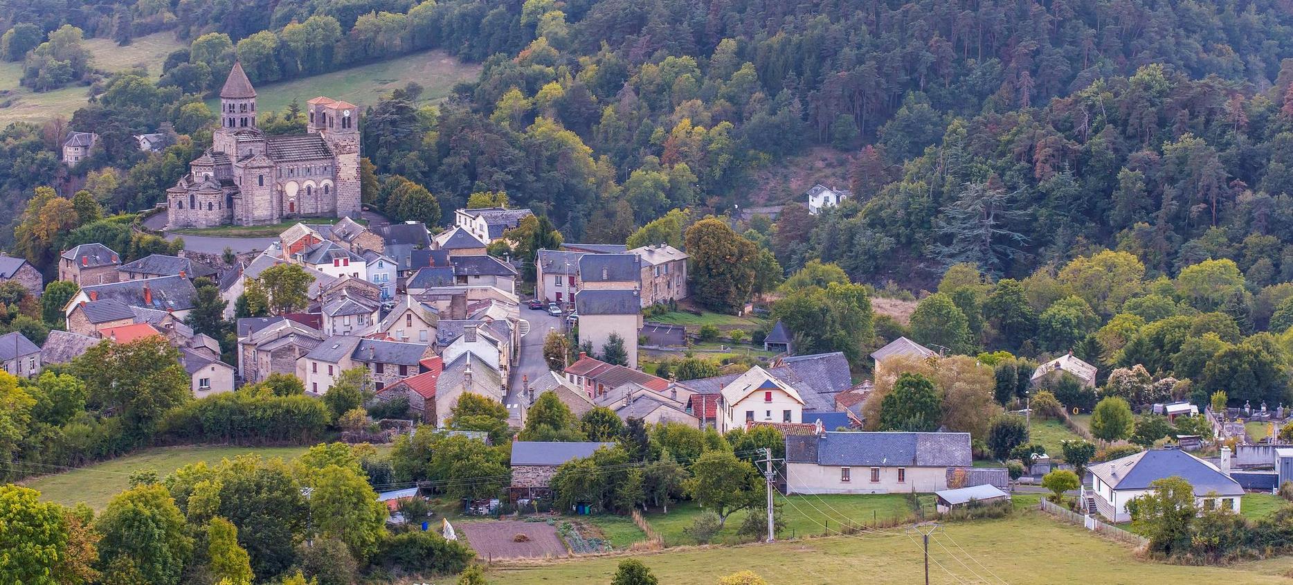 Super Besse - Vue aérienne du Village de Saint Nectaire