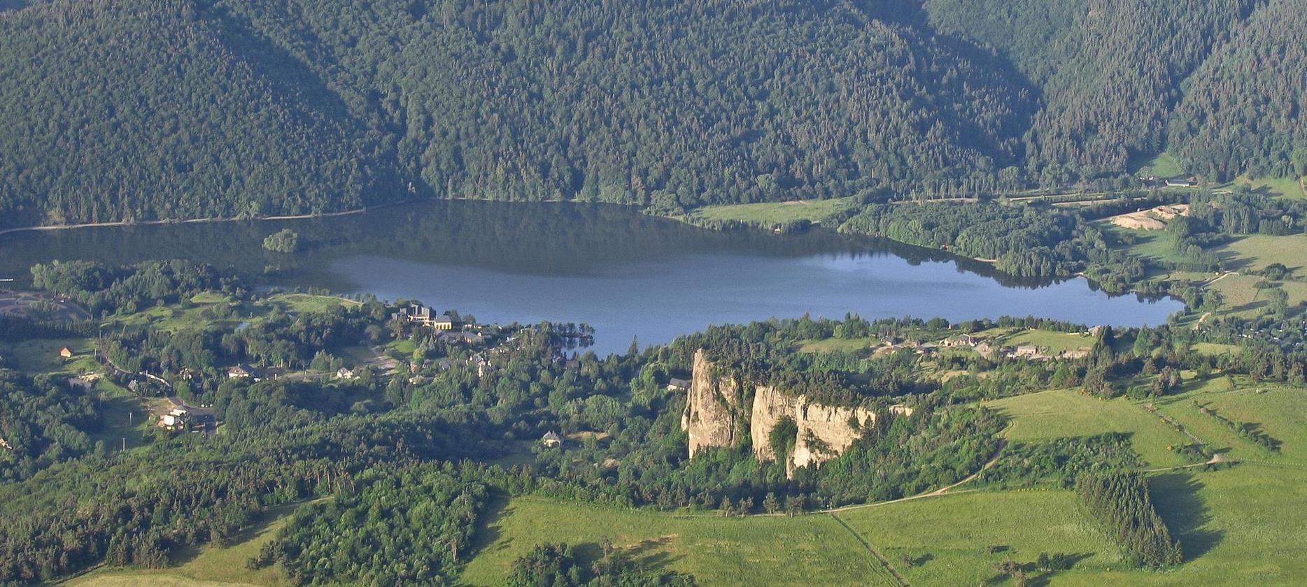 Le Lac Chambon, vue aérienne du Lac Chambon