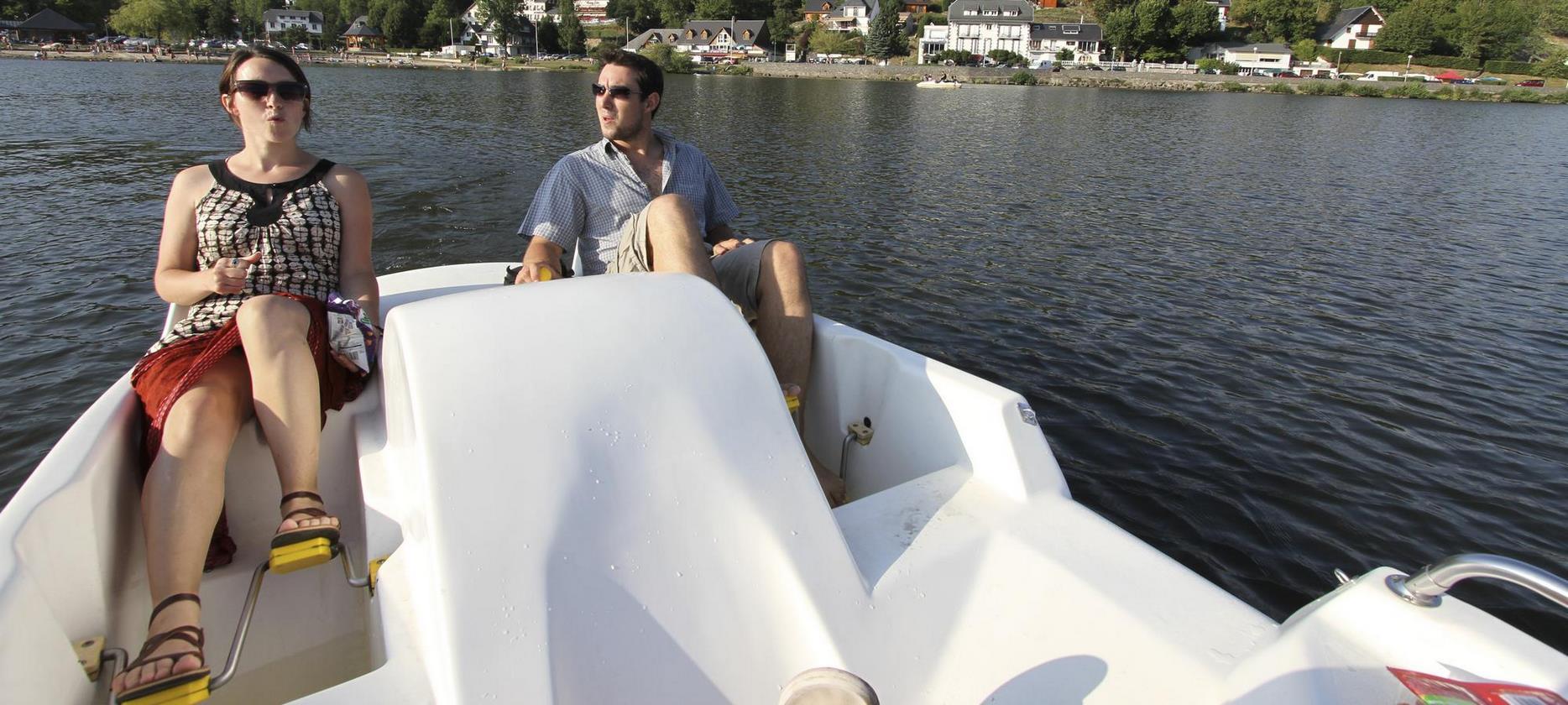 Le Lac Chambon, decouverte du lac chambon en pedalo