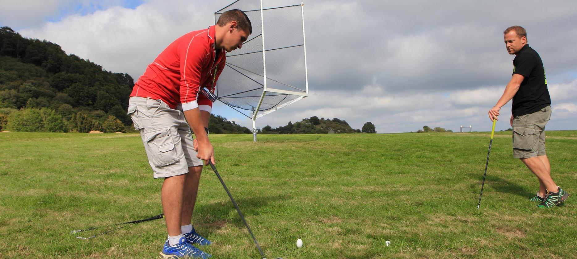 Le Lac Chambon, les golfeurs s'amusent