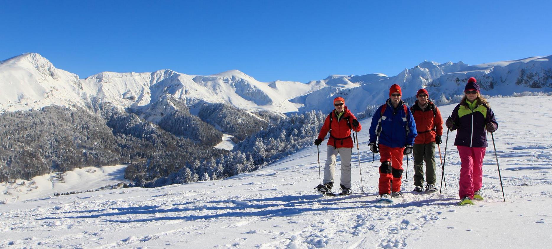 Massif du Sancy - radonnées en raquette pour un groupe de randonneurs