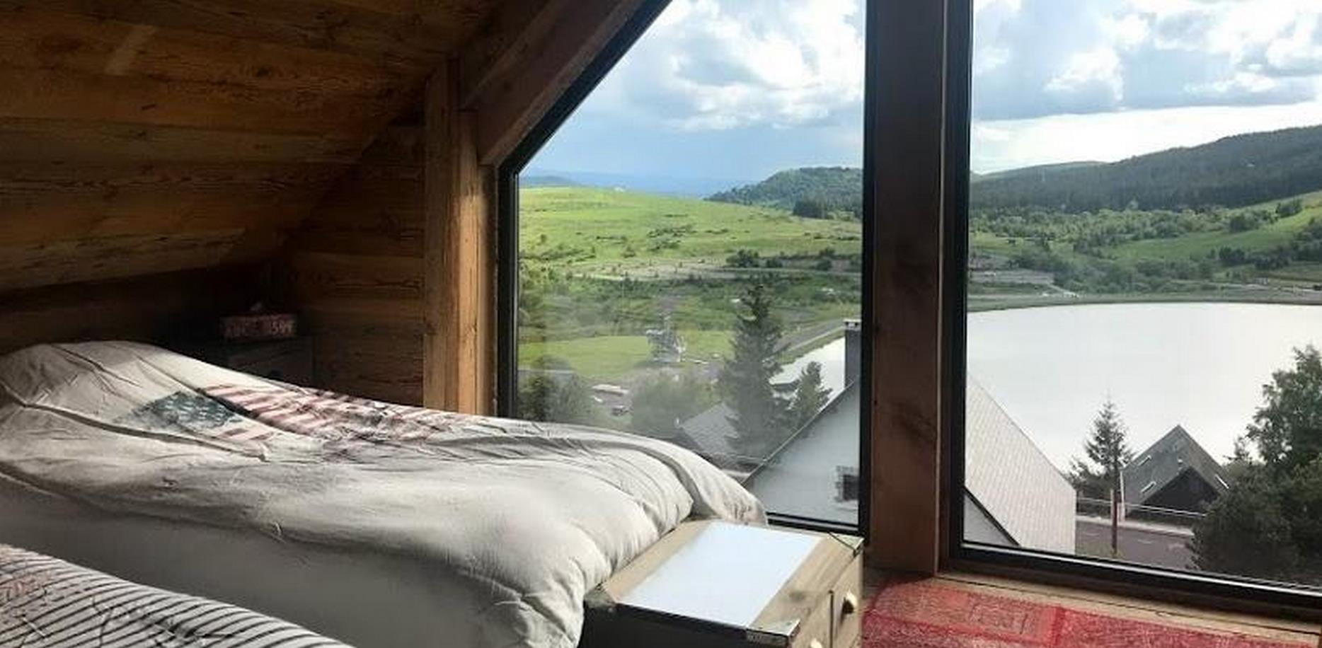 Chalet Super Besse - Chambre Quadruple avec vue sur les Mont du Cantal à Super Besse