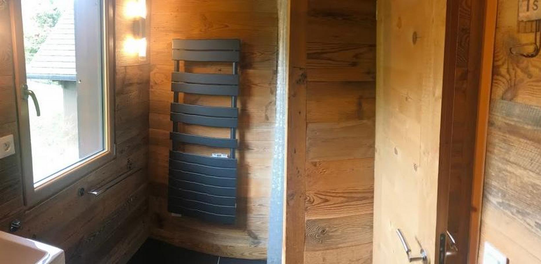 Chalet Super Besse - salle de bain du 1er etage
