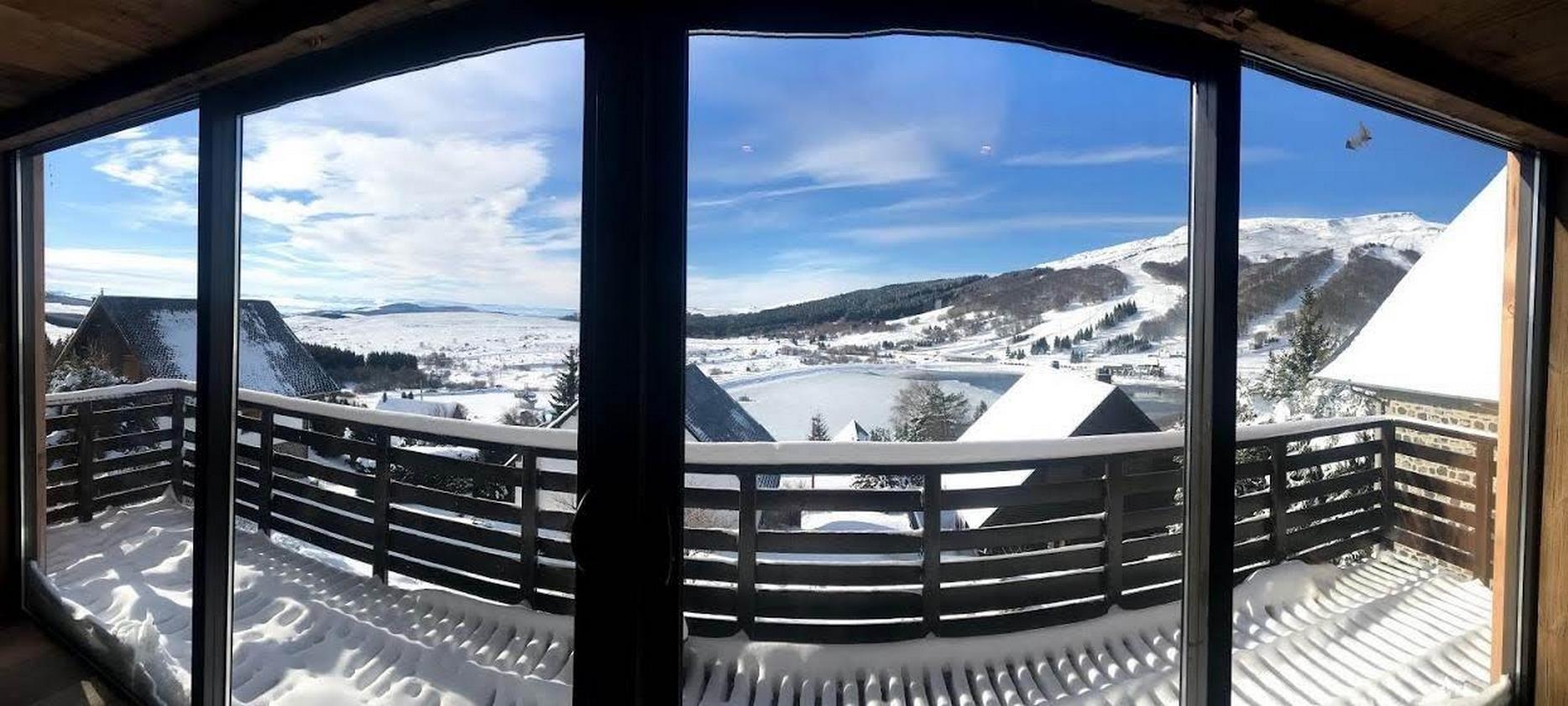 Location Chalet super Besse - Magnifique vue de Super Besse sous la neige