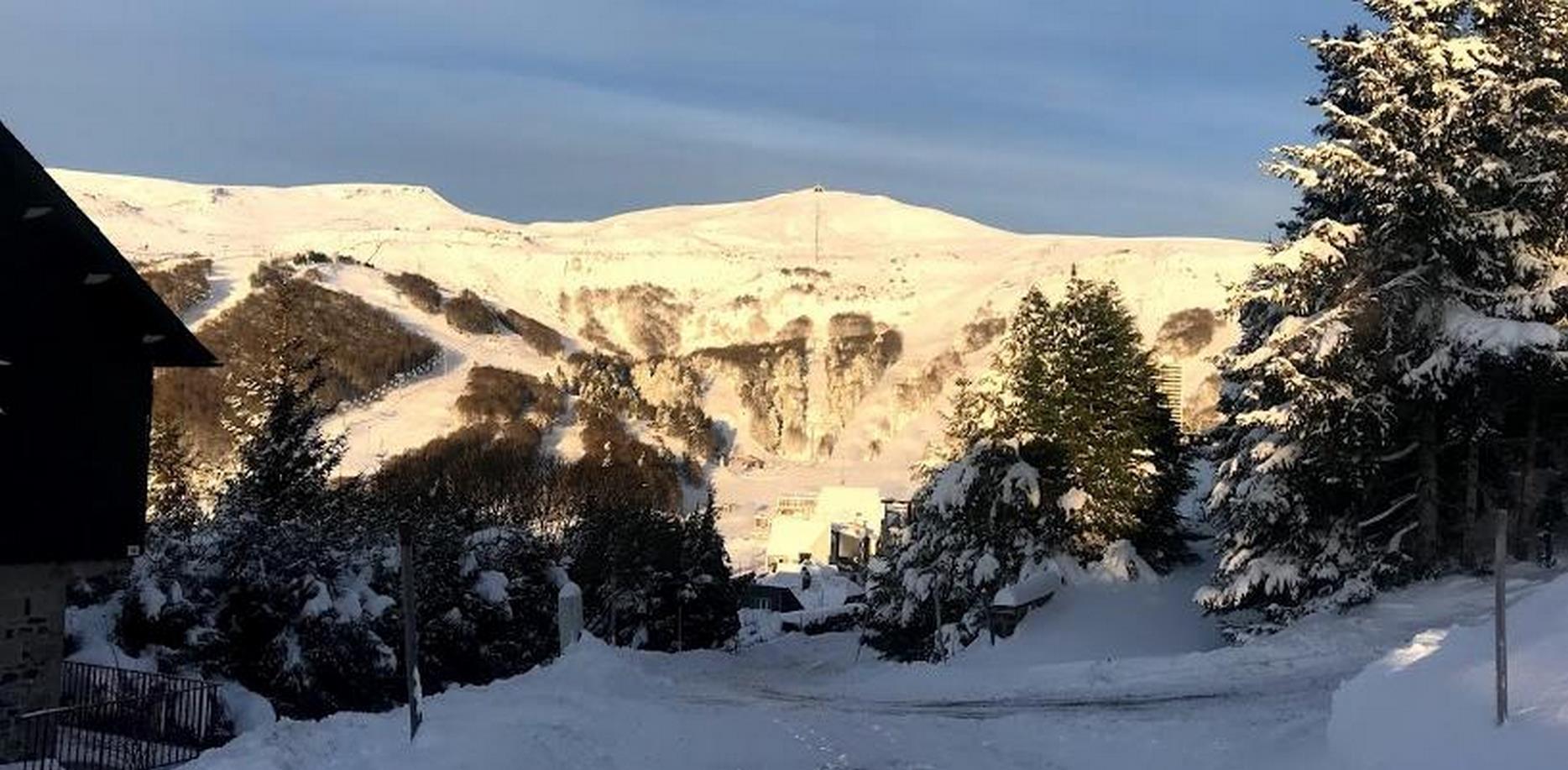 Chalet Cascade a Super Besse - Vue du télépherique de la Perdrix