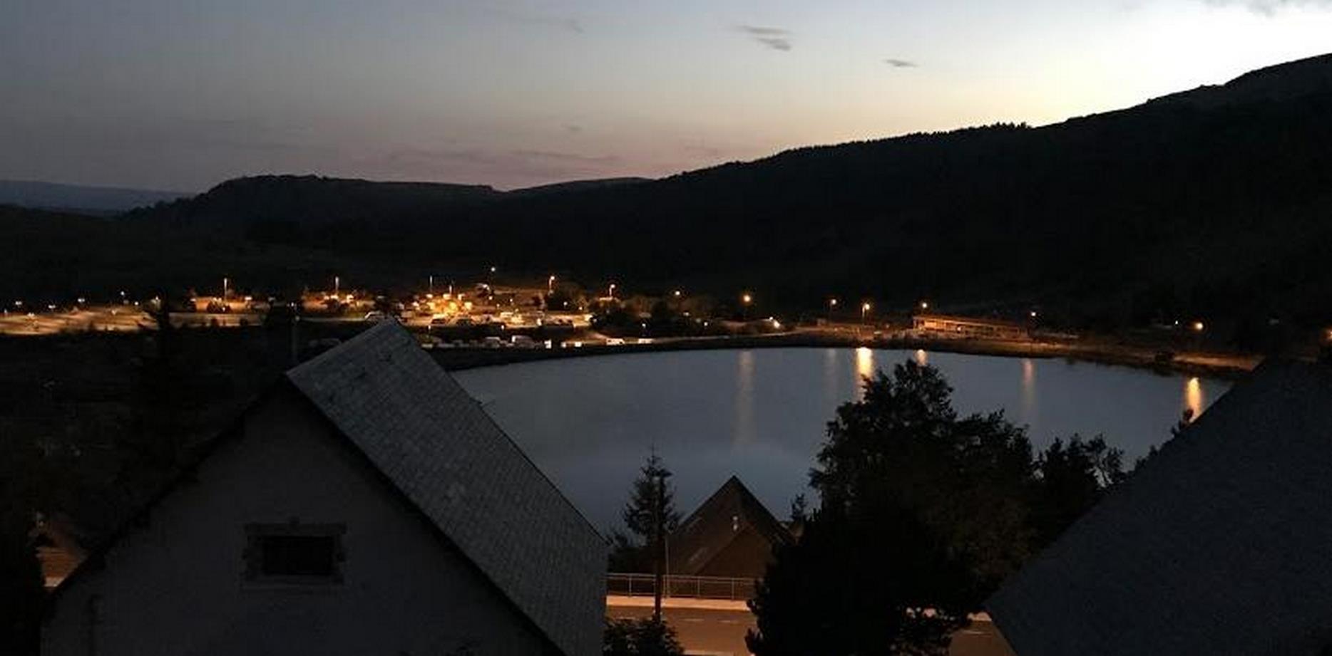 Panorama a la nuit tombante à Super Besse