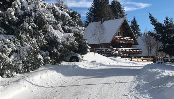 Chalet Cascade à Super Besse - le parking du chalet