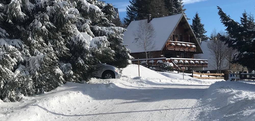 Chalet Cascade à Super Besse - le parking du chalet