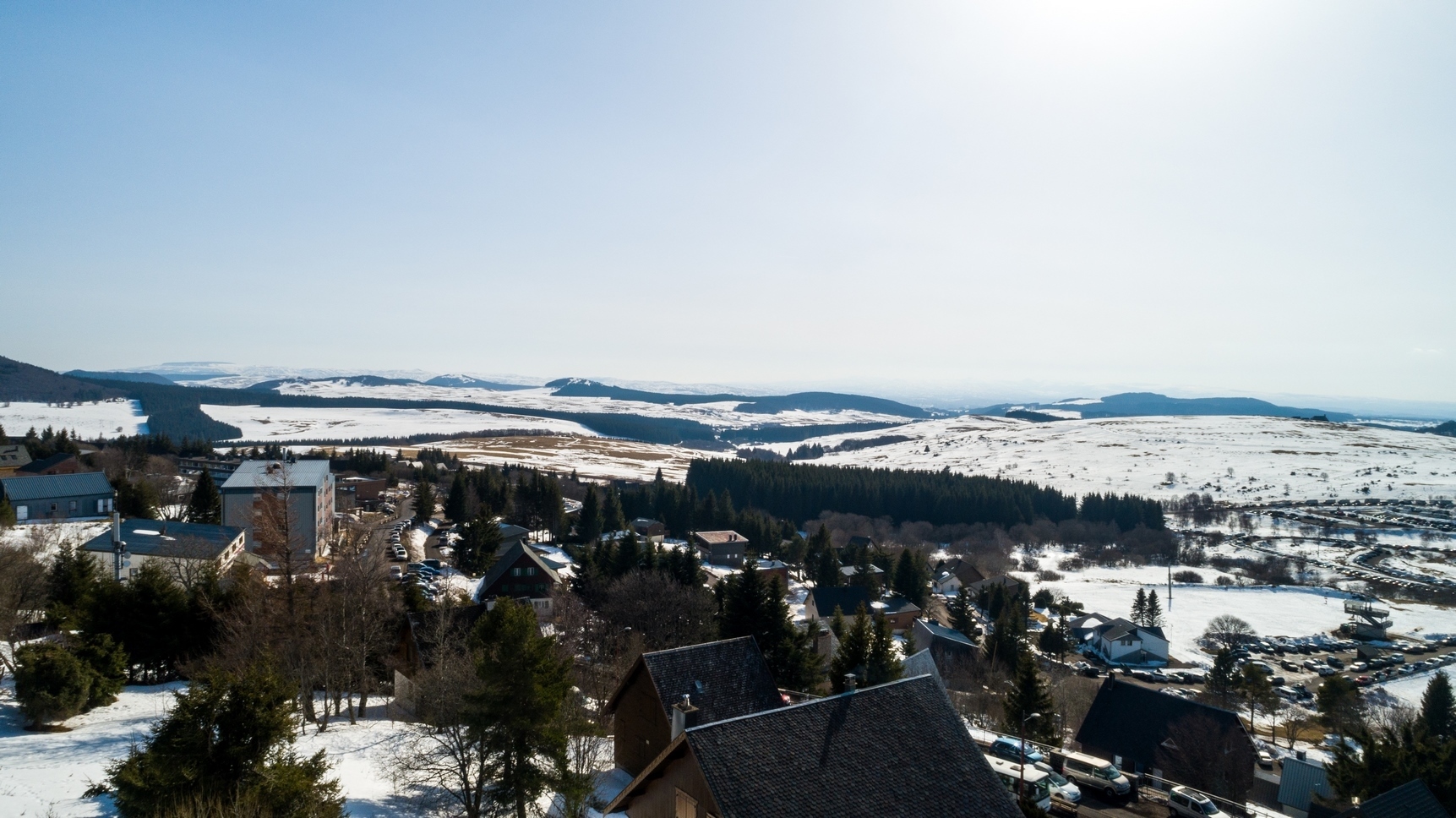 Belle vue du Chalet Cascade sur les Monts du Cantal et le Puy Mary