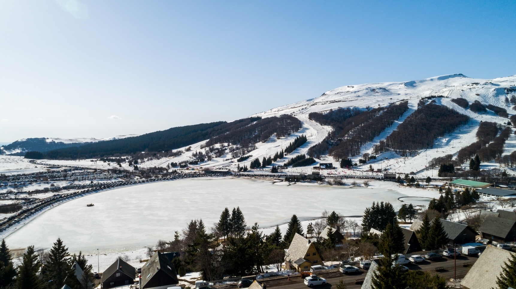 Belle vue du Chalet Cascade sur le Lac des Hermines