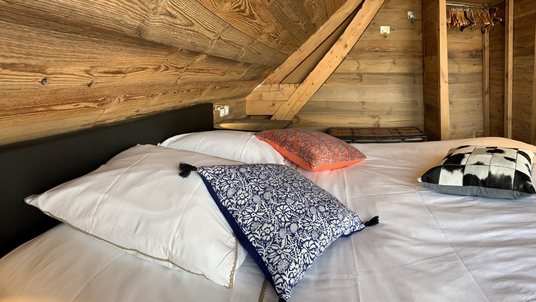 lit king size 1 ou 2 personnes, Chevets, tete de lit et coussins