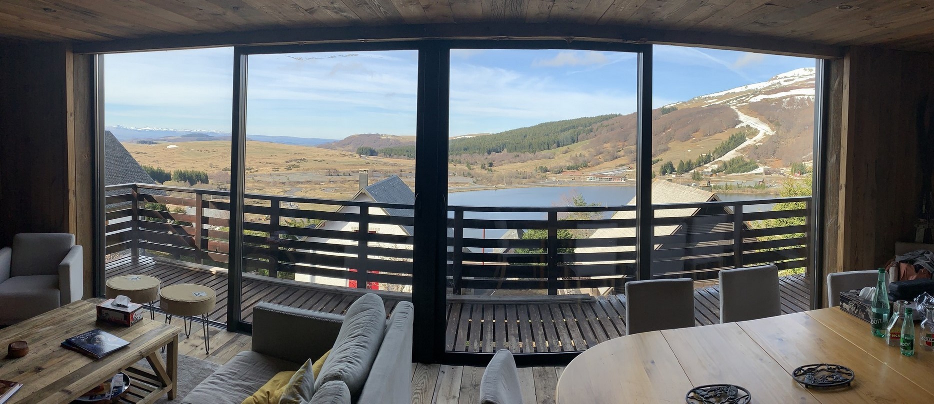 Chalet Super Besse, Chalet Cascade, vue sur le Lac des Hermines