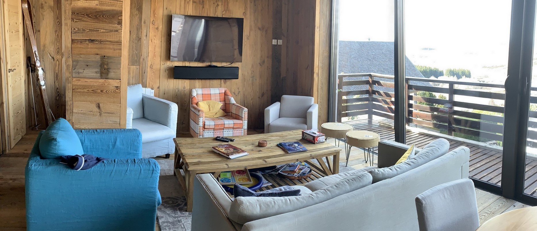 Chalet Super Besse, Chalet Cascade, salon et sa vue