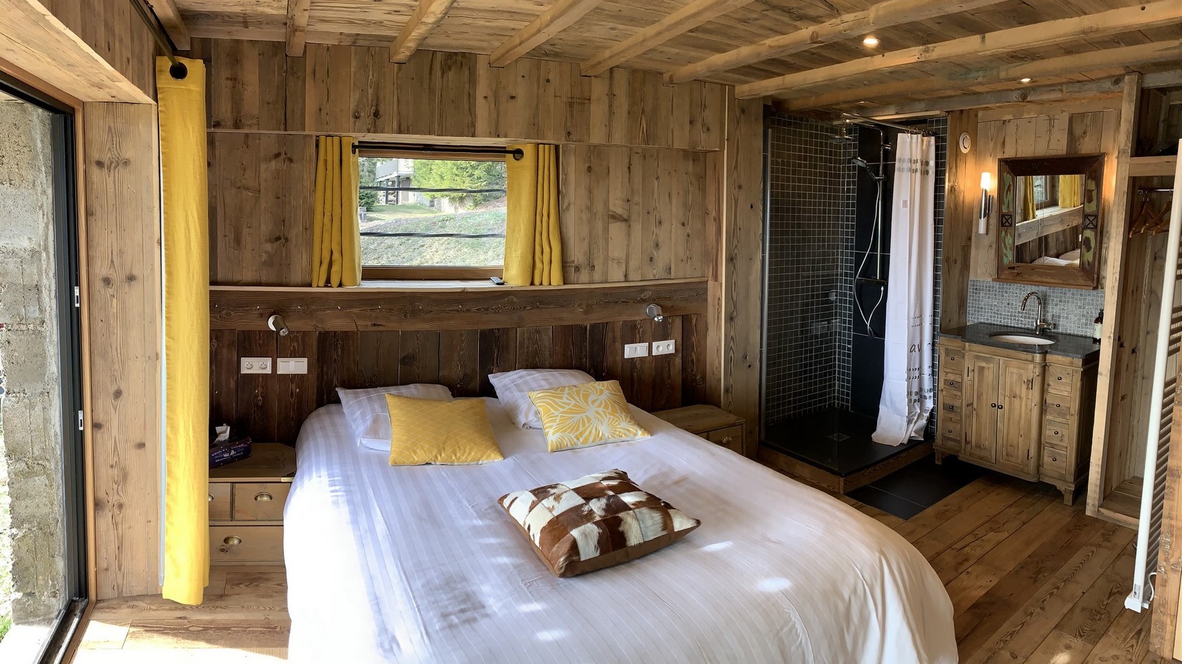 Chalet Super Besse, Chalet Cascade, chambre la cascade  vue d'ensemble