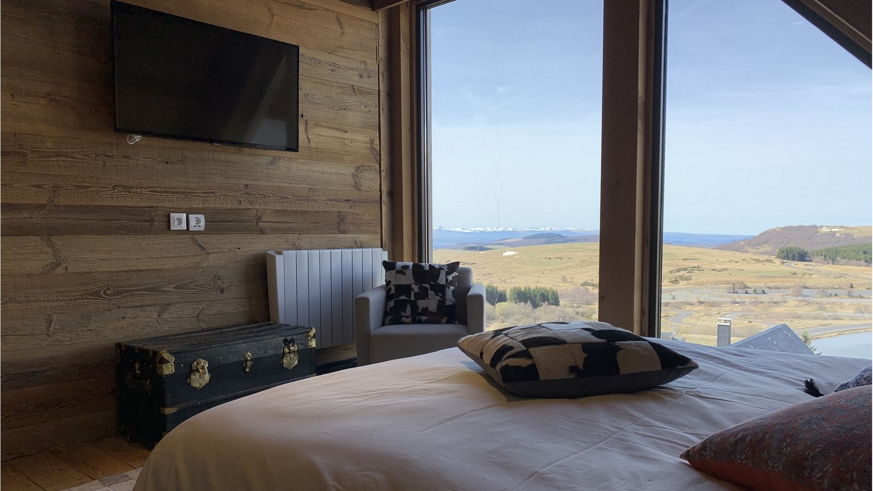 Chalet Super Besse, Chalet Cascade, chambre la Val d'Enfer, les Monts du Cantal