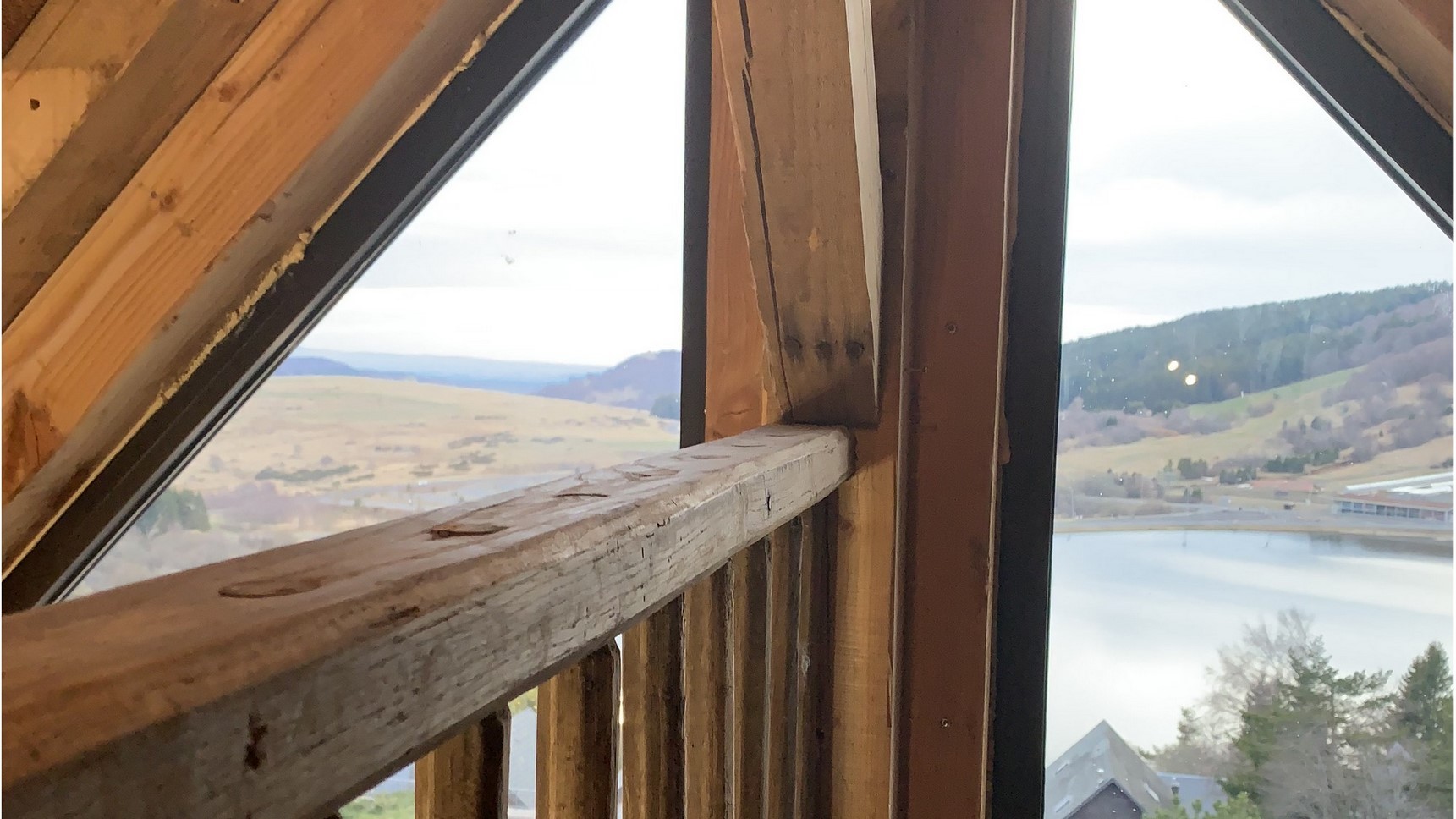 Chalet Super Besse, Chalet Cascade, chambre Bois Joli, la mezzanine et le Lac des Hermines